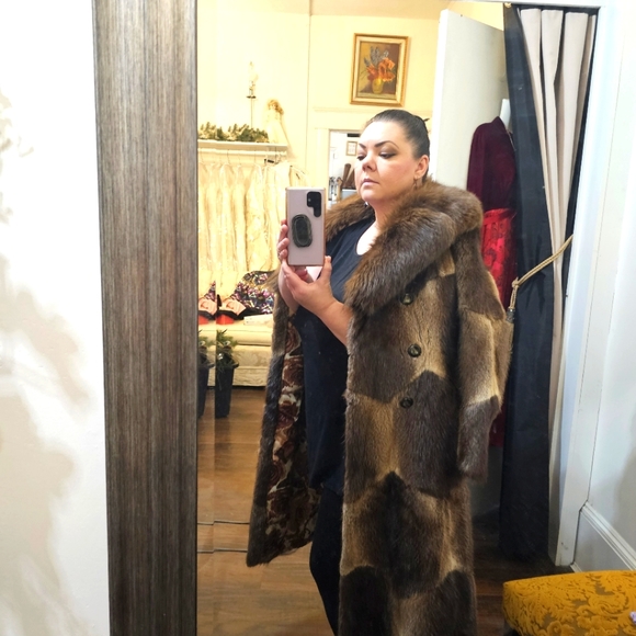 Genuine Fur coat. - Picture 15 of 16